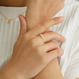 【日本製】 女裝三顆珍珠鏈形戒指 (金色鏈) MLD003